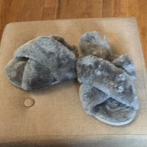 NEW CRAZY LADY FUZZY SLIPPERS SZM (7-8). CUTE AND COMFY IN BLUE.